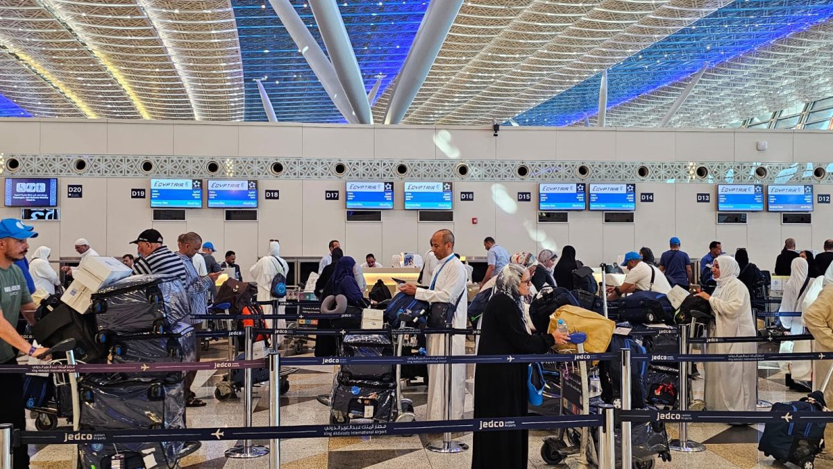 مصر للطيران تدشن أكبر جسر جوي لعودة الحجاج.. 14 رحلة اليوم ونقل آلاف ضيوف الرحمن من مصر وأفريقيا والعالم العربي 3 IMG 20260603 WA0009