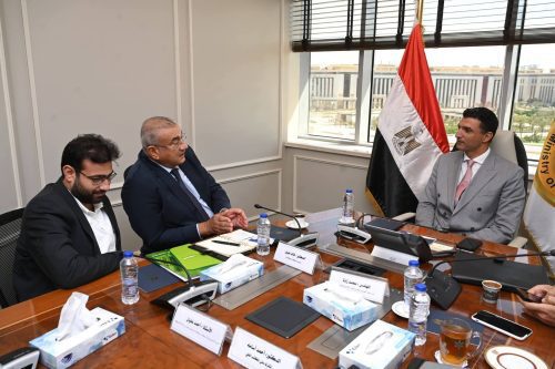 وزير الصناعة: مصر تستهدف التحول إلى مركز إقليمي لصناعة المستلزمات الطبية.. و"سبكترم" توسع استثماراتها بإنتاج أول كواشف تشخيص سريعة محلية بالكامل 3 FB IMG 1782860350995