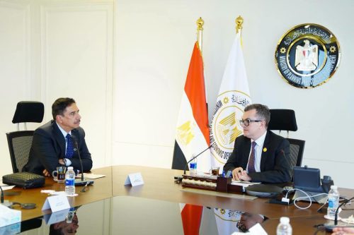 مصر تعزز شراكتها مع موانئ دبي العالمية.. خطة لتوسيع التعاون اللوجستي وترسيخ مكانتها كمركز عالمي للتجارة 2 FB IMG 1783016610535