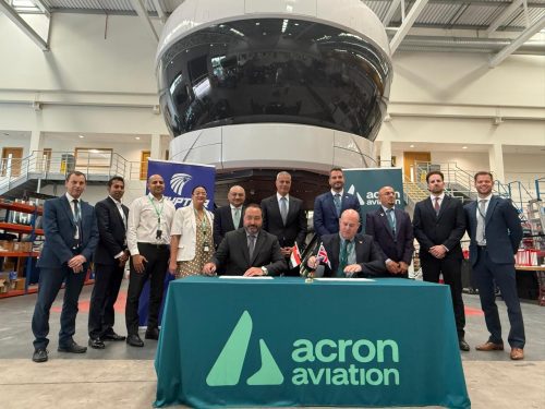 مصر للطيران تعزز ريادتها الإقليمية بشراء أحدث جهاز محاكاة A320neo وتجدد شراكتها مع Acron Aviation 2 IMG 20260724 WA0019