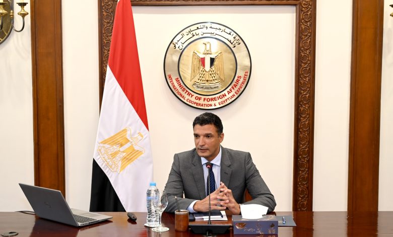 وزير الصناعة يلتقي رؤساء البعثات الدبلوماسية المنقولين للعمل بالخارج للتعريف بخطط وأولويات الوزارة واستعراض استراتيجية الصناعة المصرية 1 WhatsApp Image 2026 08 13 at 18.01.19 1