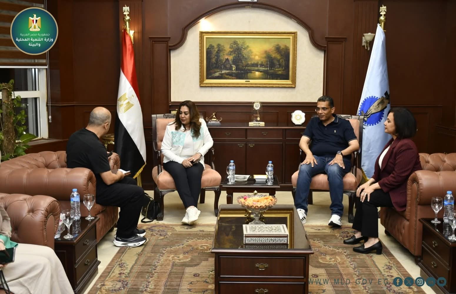 وزيرة التنمية المحلية والبيئة ترفع درجة الاستعداد بالبحر الأحمر.. خطة عاجلة لإحكام السيطرة على منظومة المخلفات وإنهاء العشوائية 1 FB IMG 1780745407149