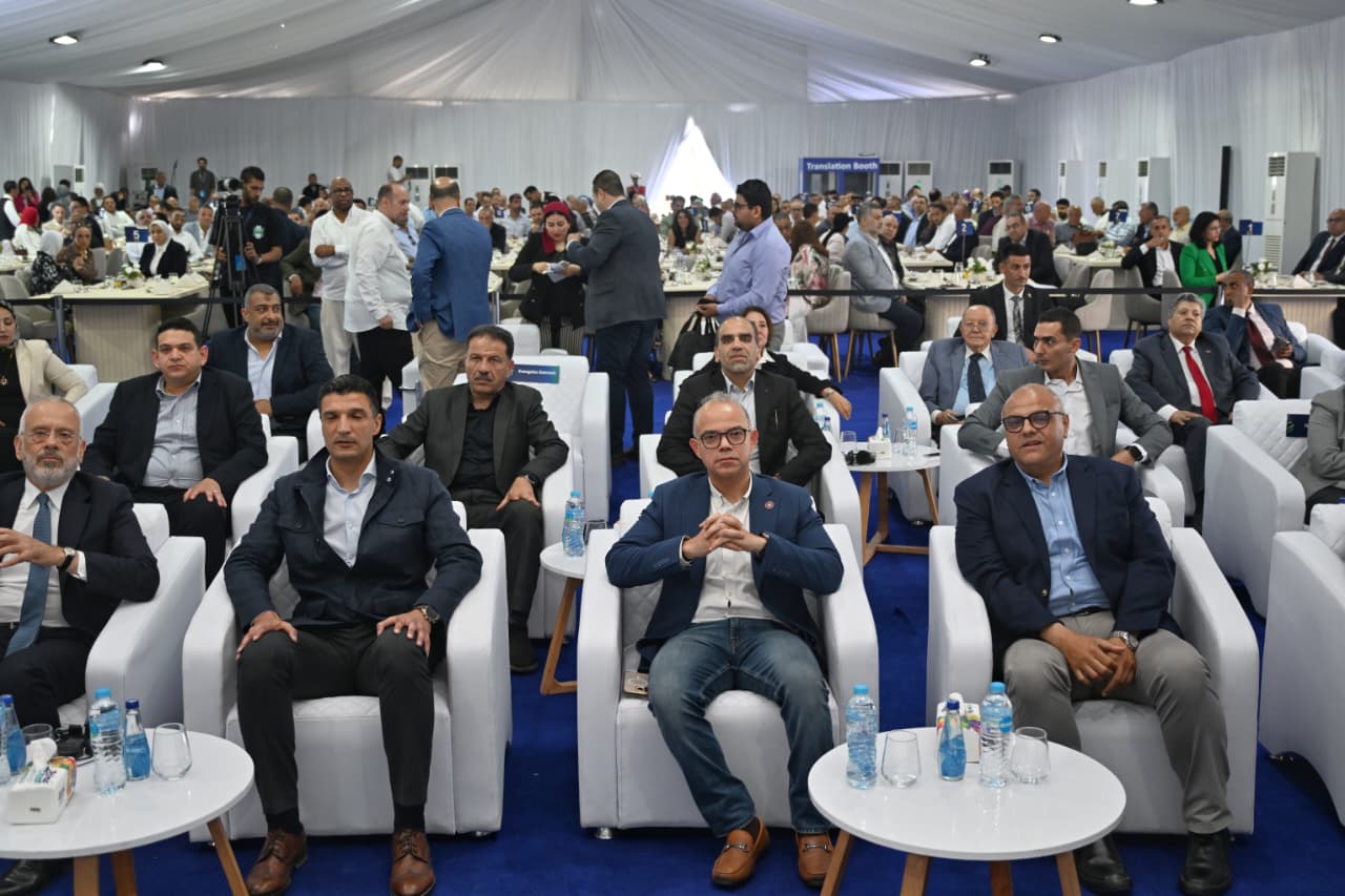 انطلاقة جديدة لصادرات الأسمنت المصري.. الحكومة تفتتح صوامع "تيتان" بالإسكندرية وتعلن خطة للوصول إلى 1.3 مليون طن للأسواق العالمية 1 IMG 20260625 WA0059